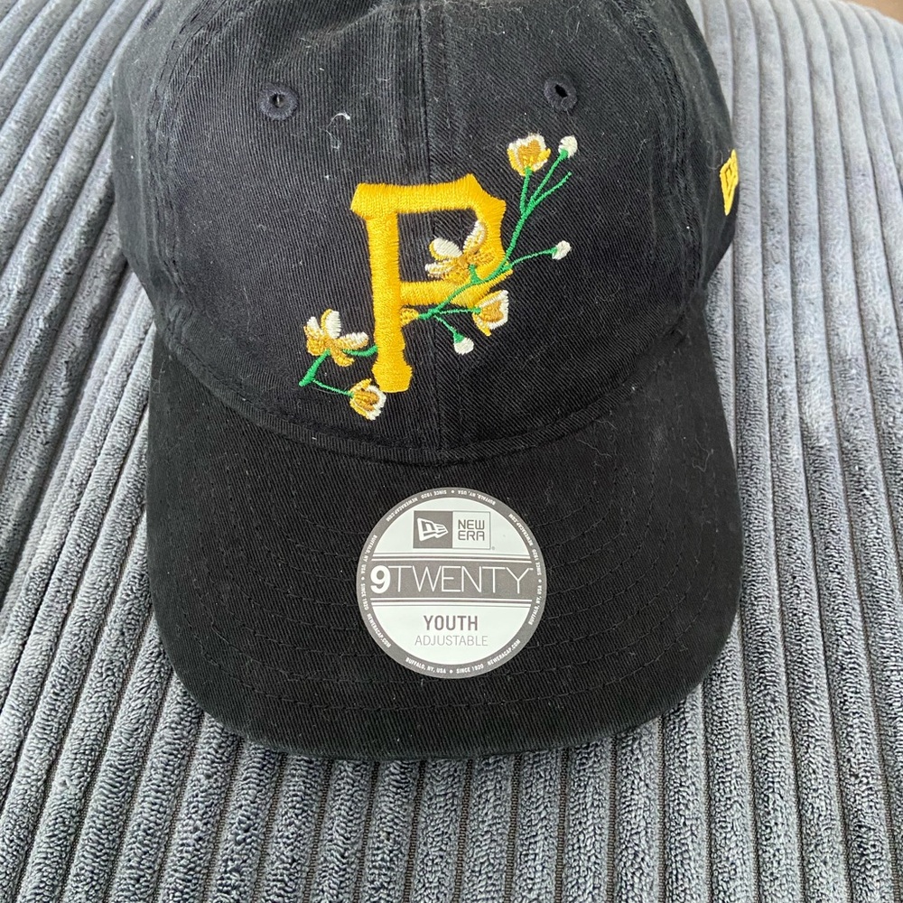 New Era Black Pittsburgh Pirates Baseball Cap with Yellow Floral Embroidery